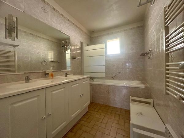 La Ville-du-Bois (91620) LA-VILLE-DU-BOIS - MAISON INDIVIDUELLE DE PLAIN-PIED - SOUS-SOL TOTAL - JARDIN 855 M2