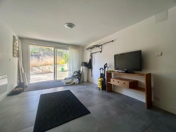 La Ville-du-Bois (91620) LA-VILLE-DU-BOIS - MAISON INDIVIDUELLE DE PLAIN-PIED - SOUS-SOL TOTAL - JARDIN 855 M2