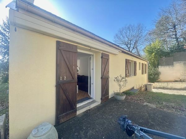 La Ville-du-Bois (91620) LA-VILLE-DU-BOIS - MAISON INDIVIDUELLE DE PLAIN-PIED - SOUS-SOL TOTAL - JARDIN 855 M2