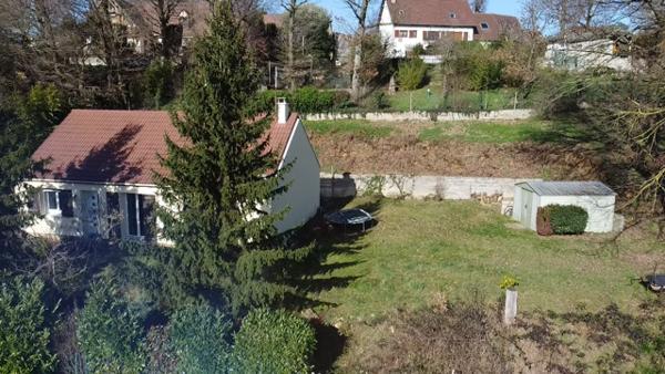 La Ville-du-Bois (91620) LA-VILLE-DU-BOIS - MAISON INDIVIDUELLE DE PLAIN-PIED - SOUS-SOL TOTAL - JARDIN 855 M2