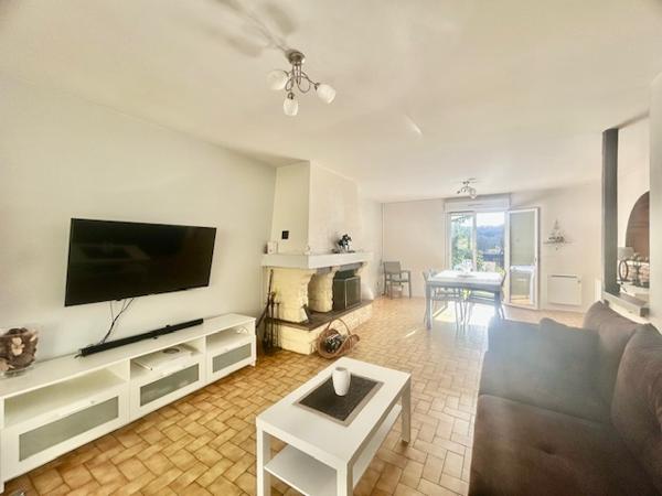 La Ville-du-Bois (91620) LA-VILLE-DU-BOIS - MAISON INDIVIDUELLE DE PLAIN-PIED - SOUS-SOL TOTAL - JARDIN 855 M2