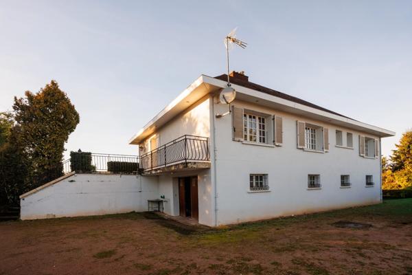 En exclusivité, Saint-Yan(71) à vendre – Maison de 125 m² avec sous-sol complet et véranda