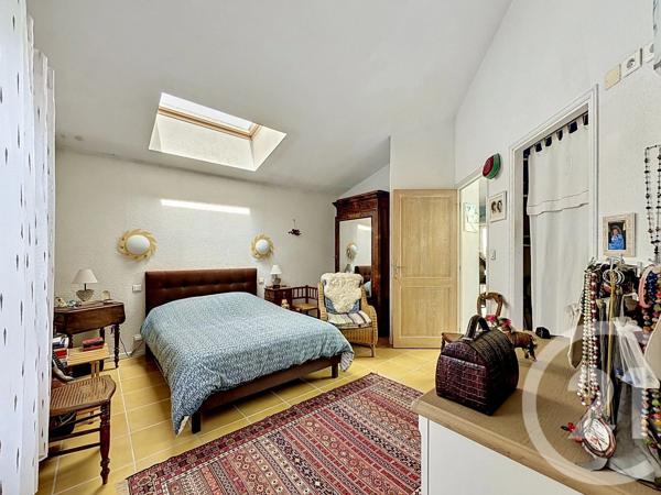 Appartement F4 à vendre  4 pièces - 140,33 m 2   RIOM  - 63
