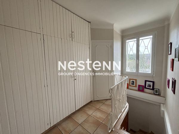 Nestenn Igny - Maison familiale sur le secteur de Gommonvilliers avec dépendance en fond de parcelle - A deux pas des commerces Place de la Ferme - Proche école Jules Ferry et collège Emile Zola- Proche axes routiers A6/N118- Plateau de Saclay et Vélizy