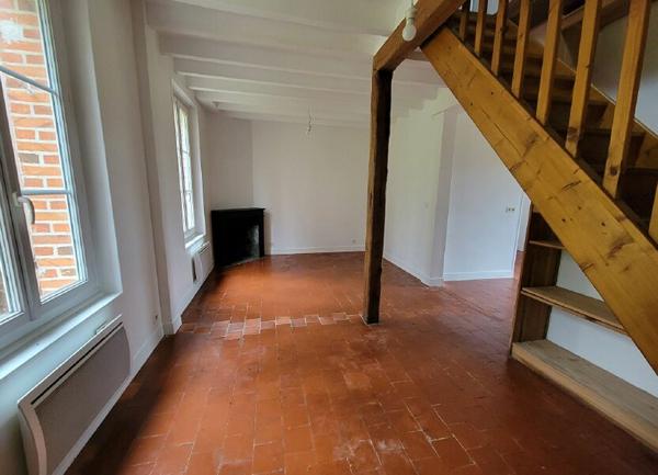 Maison à louer    3 pièces •  Isdes