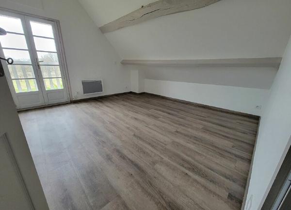 Maison à louer    3 pièces •  Isdes