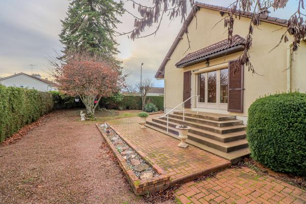 Maison 4 chambres, Montapins, Garage, 2h30 PARIS,proche commerces et écoles,NEVERS