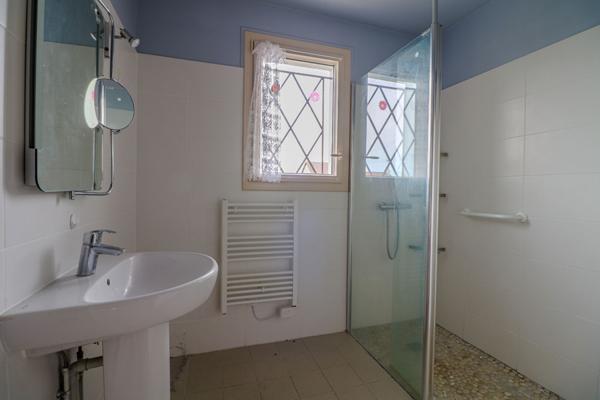 Maison 4 chambres, Montapins, Garage, 2h30 PARIS,proche commerces et écoles,NEVERS