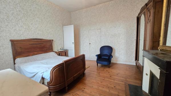 échoppe double quartier croix blanche 4 chambres, 2 bureaux, cave totale