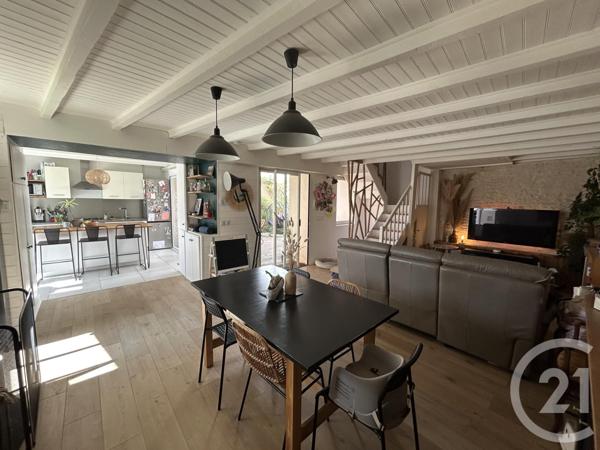 Maison à vendre  4 pièces - 90 m2 STE SOULLE - 17