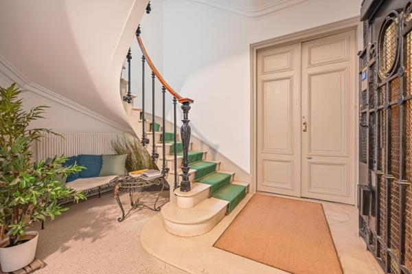 Appartement à vendre  6 pièces - 138,64 m2 PARIS - 75007