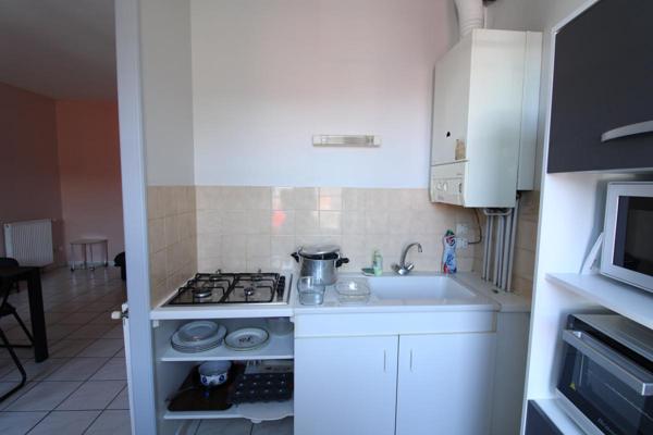 62 AV MARECHAL FOCH - STUDIO MEUBLE AU REZ-DE-CHAUSSEE