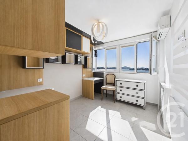 Appartement T4 à vendre  4 pièces - 69,92 m 2   TOULON  - 83