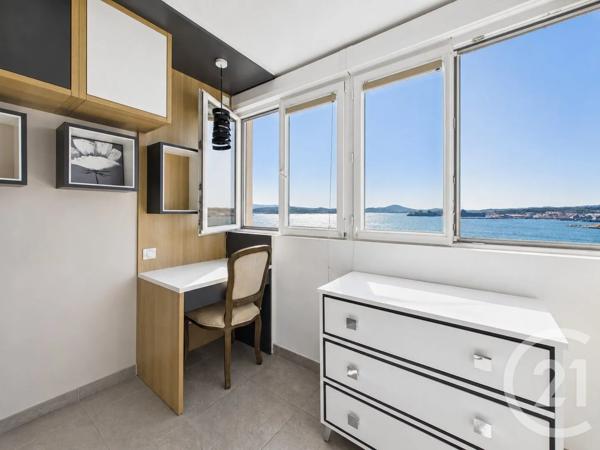 Appartement T4 à vendre  4 pièces - 69,92 m 2   TOULON  - 83
