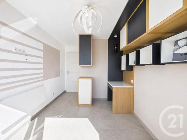 Appartement T4 à vendre  4 pièces - 69,92 m 2   TOULON  - 83