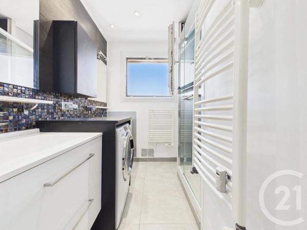 Appartement T4 à vendre  4 pièces - 69,92 m 2   TOULON  - 83