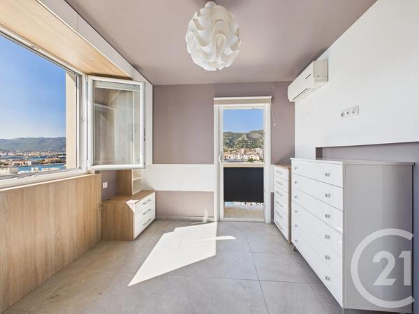 Appartement T4 à vendre  4 pièces - 69,92 m 2   TOULON  - 83