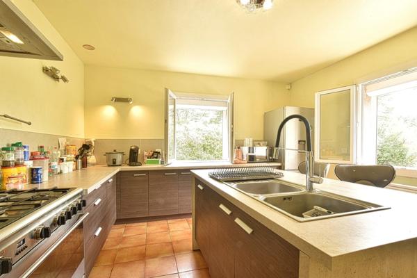 Sérénité et Nature : Spacieuse Propriété avec Piscine à 30 Min de Montpellier et Béziers