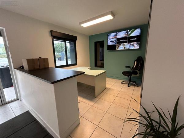 Bureaux à louer à Les Authieux sur le Port Saint Ouen en Seine-Maritime (76520), ref : 14131/932