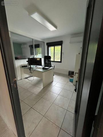 Bureaux à louer à Les Authieux sur le Port Saint Ouen en Seine-Maritime (76520), ref : 14131/932