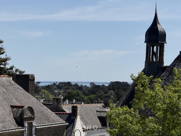 CARNAC CENTRE — APPARTEMENT SOUS LES TOITS À RÉNOVER