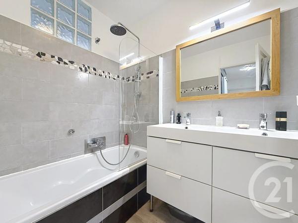 Appartement F3 à vendre  3 pièces - 61,59 m 2   ANTIBES  - 06