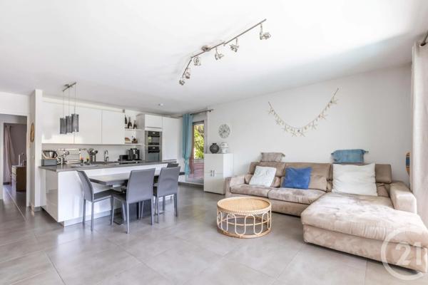 Appartement F3 à vendre  3 pièces - 71 m 2   NICE  - 06
