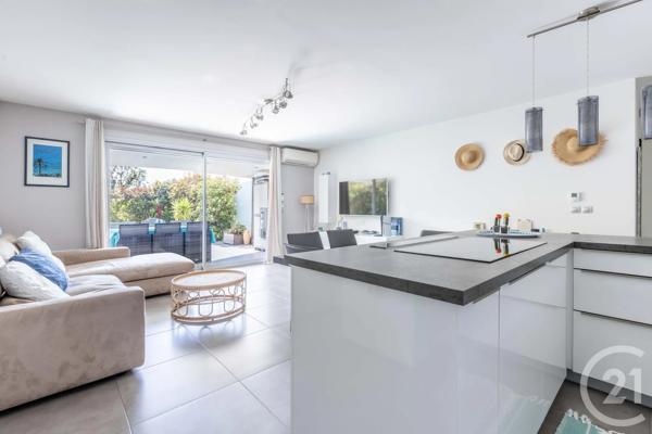 Appartement F3 à vendre  3 pièces - 71 m 2   NICE  - 06