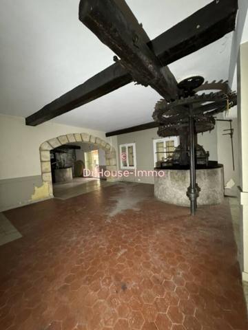 Commerce à vendre de 1 665 m²