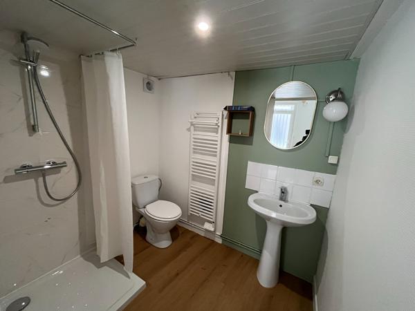 A LOUER - NANTES SAINT CLEMENT - T1 AVEC MEZZANINE DE 19.96 m² - REFAIT A NEUF et MEUBLE