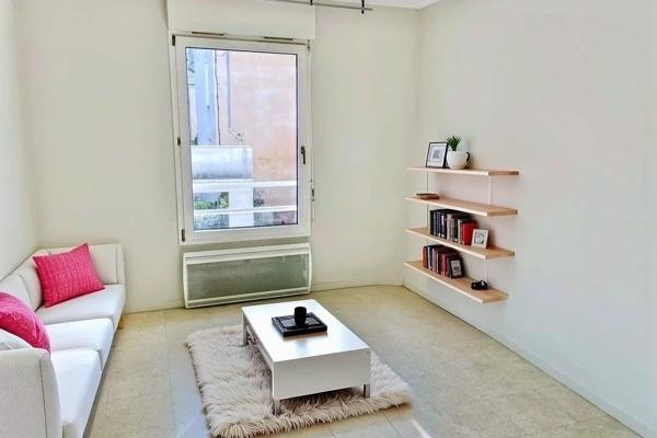 A LOUER - NANTES SAINT CLEMENT - T1 AVEC MEZZANINE DE 19.96 m² - REFAIT A NEUF et MEUBLE