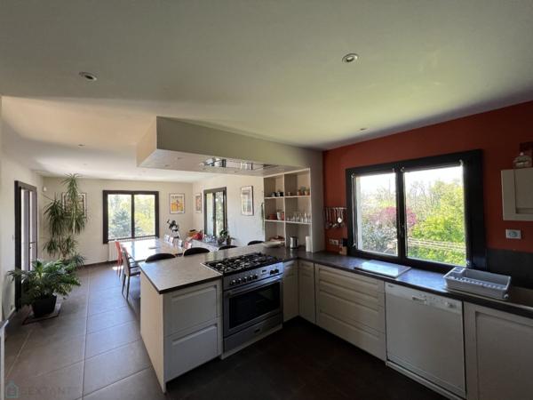 Une villa contemporaine avec vue panoramique dans un parc extraordinaire