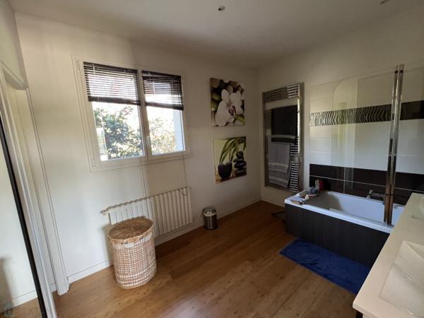 Une villa contemporaine avec vue panoramique dans un parc extraordinaire