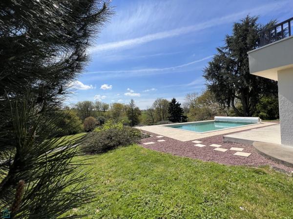 Une villa contemporaine avec vue panoramique dans un parc extraordinaire