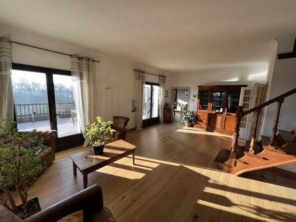 Une villa contemporaine avec vue panoramique dans un parc extraordinaire