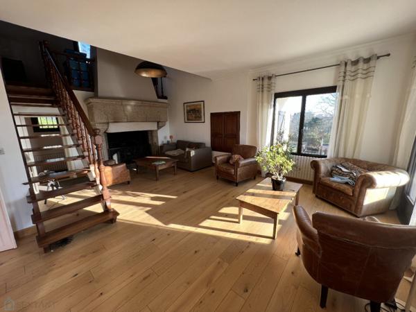 Une villa contemporaine avec vue panoramique dans un parc extraordinaire