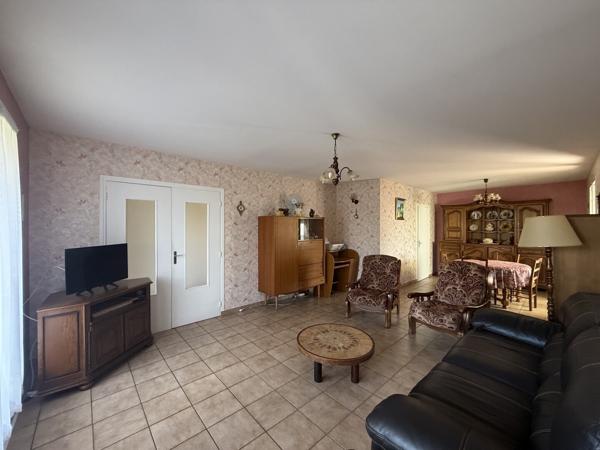 Maison plain-pied avec jardin, véranda, garage, 3 chambres