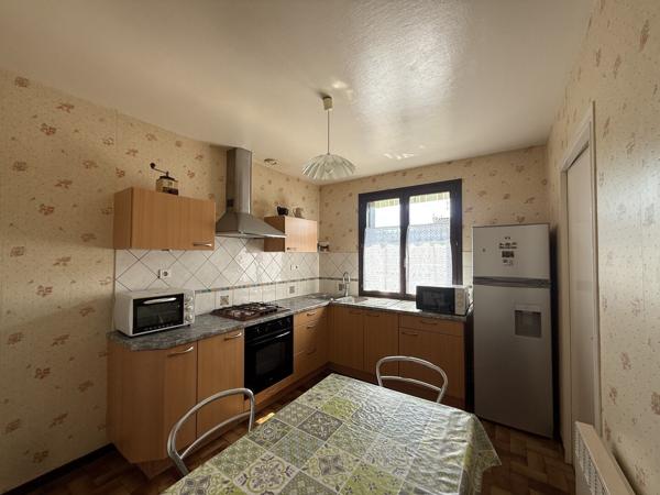 Maison plain-pied avec jardin, véranda, garage, 3 chambres