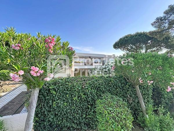 Studio de 33 m² à Cagnes-sur-Mer Terrasse, piscine, vue mer et garage