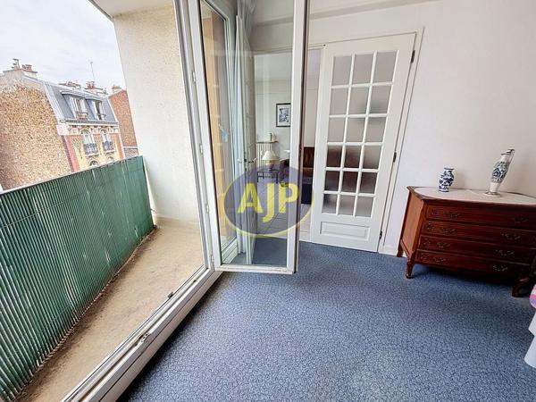 Appartement à vendre Paris 18eme - 2 pièces, 51m² avec 1 chambre(s) à 519 400€ - AJP Immobilier Paris 15 - Agence Grenelle