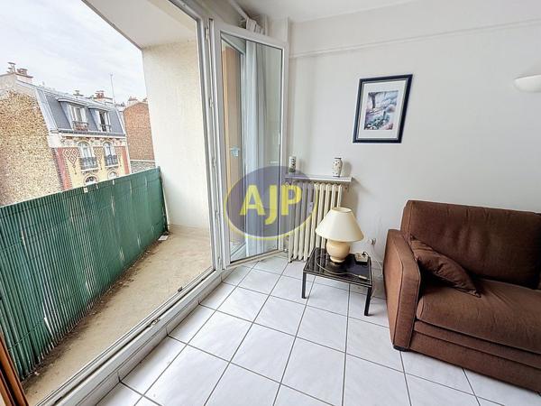 Appartement à vendre Paris 18eme - 2 pièces, 51m² avec 1 chambre(s) à 519 400€ - AJP Immobilier Paris 15 - Agence Grenelle