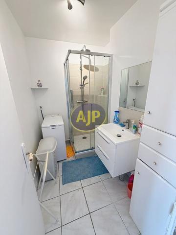 Appartement à vendre Paris 18eme - 2 pièces, 51m² avec 1 chambre(s) à 519 400€ - AJP Immobilier Paris 15 - Agence Grenelle