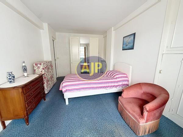 Appartement à vendre Paris 18eme - 2 pièces, 51m² avec 1 chambre(s) à 519 400€ - AJP Immobilier Paris 15 - Agence Grenelle