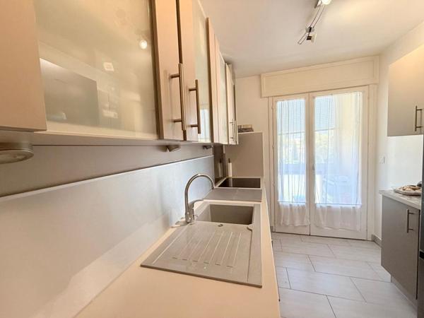 Appartement T2 avec grande terrasse et cave - Très bon état
