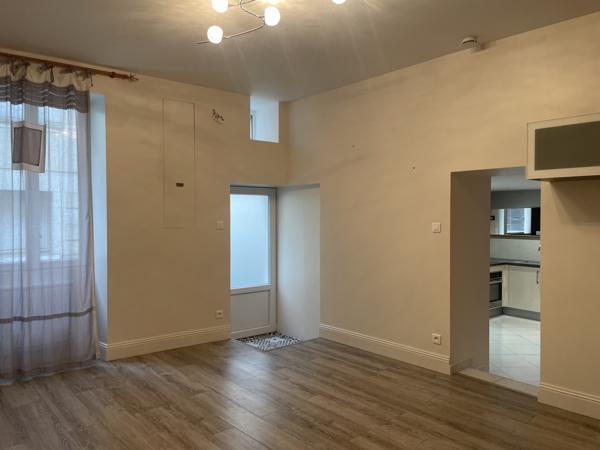 MAISON // CENTRE MIREBEAU