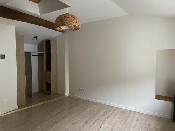 MAISON // CENTRE MIREBEAU