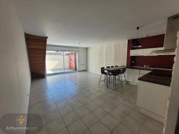 Vente                                                      Appartement
                        
                     3 pièces                      59 m2                     à Janville-en-Beauce