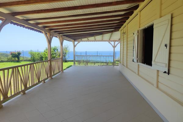 Charmante maison de plain pied avec vue dégagée sur mer des Caraïbes !
