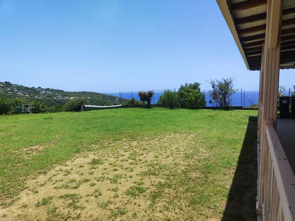 Charmante maison de plain pied avec vue dégagée sur mer des Caraïbes !