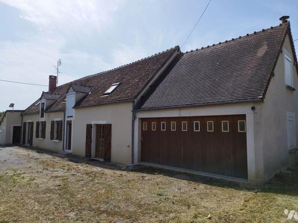 Maison de bourg composée de : cuisine A/E, séjour-salon, WC, salle de bains, buanderie, atelier...